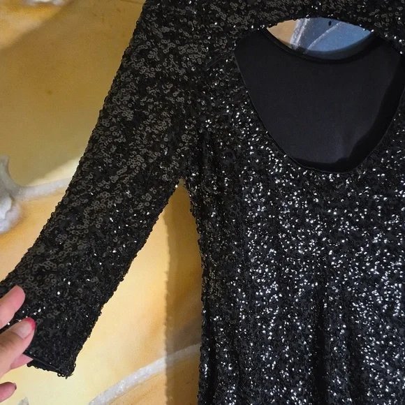 Express Sparkling Black Sequin Long Sleeve Dress - Picture 5 of 7